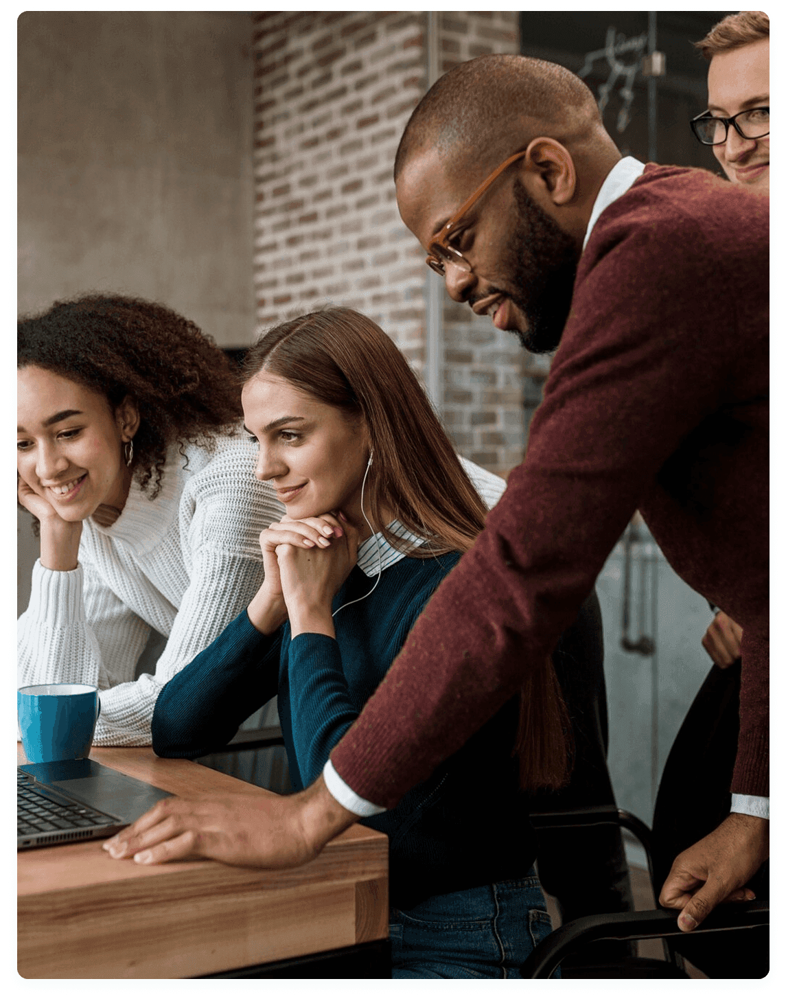 Team collaboration showcasing benefits of crisis management partnership